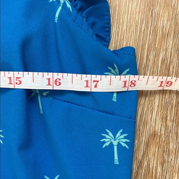 Disney ⭐️ Vacation Club Member Blue Palm Tree Ruffle Blouse Size S - Picture 14 of 16